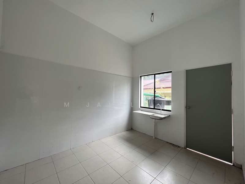 Rumah Berkembar untuk Dijual di Bandar Muar (Muar) - M Jamil Ali - Kitchen - PropertyGuru.com.my