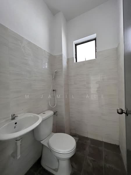 Rumah Berkembar untuk Dijual di Bandar Muar (Muar) - M Jamil Ali - Bathroom - PropertyGuru.com.my