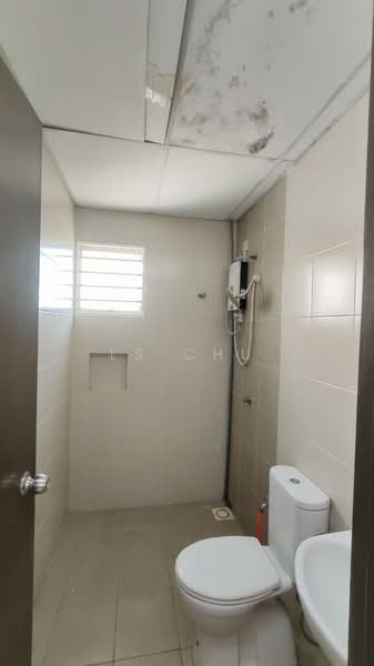 Pangsapuri untuk Disewa di Akasia Apartment - LS Chu - Bathroom - PropertyGuru.com.my