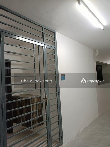 Entrance with 24hrs CCTV monitor