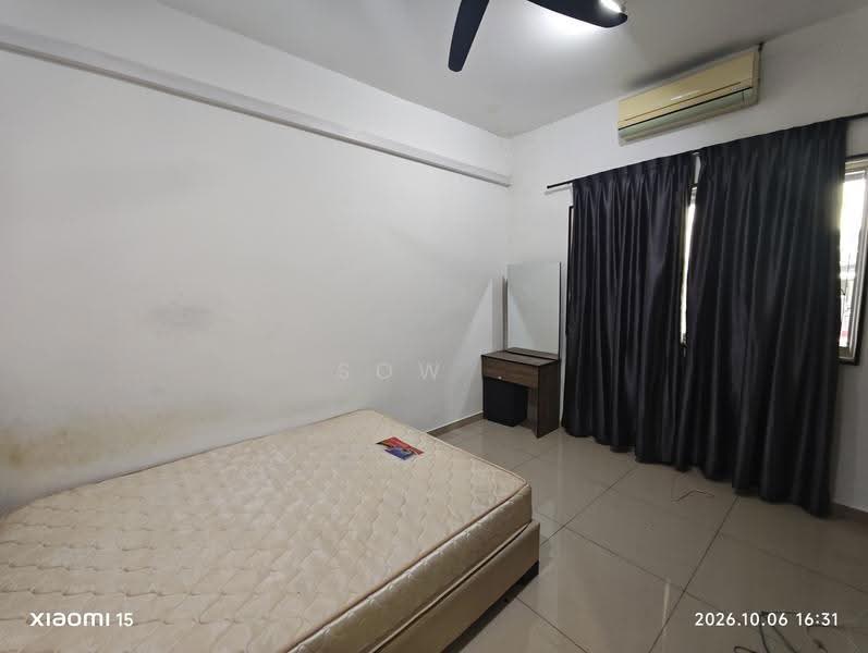 1-storey Terraced House for Rent in Taman Johor Jaya (Johor Bahru) - Sow . - Bedroom - PropertyGuru.com.my