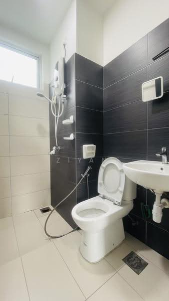 Service Residence for Rent at Midori Green (Pangsapuri Hijauan) - Ziyan Liew - Bathroom - PropertyGuru.com.my