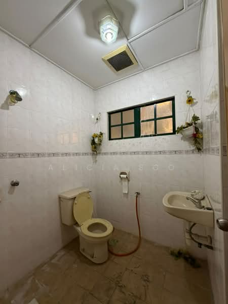 Semi-Detached House for Sale in Bukit Rahman Putra (Sungai Buloh) - Alicia Soo - Bathroom - PropertyGuru.com.my