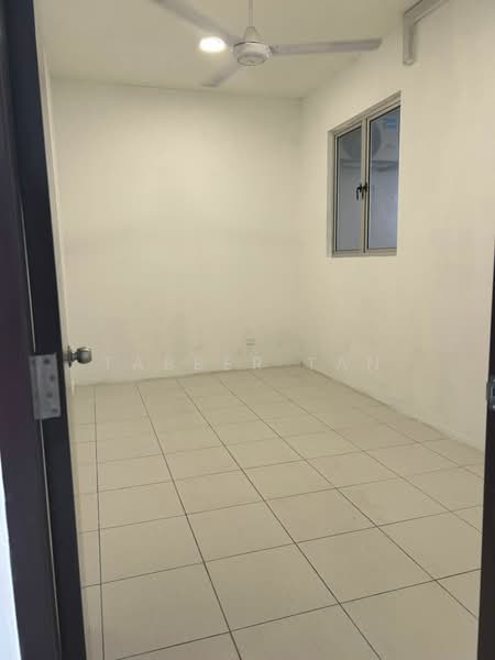 Apartment for Rent at Residensi Jalan Jubilee - Tabber Tan - small room - PropertyGuru.com.my