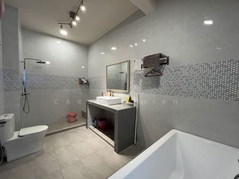 Bungalow for Sale in Puchong (Selangor) - Carrey Chiah - Bathroom - PropertyGuru.com.my