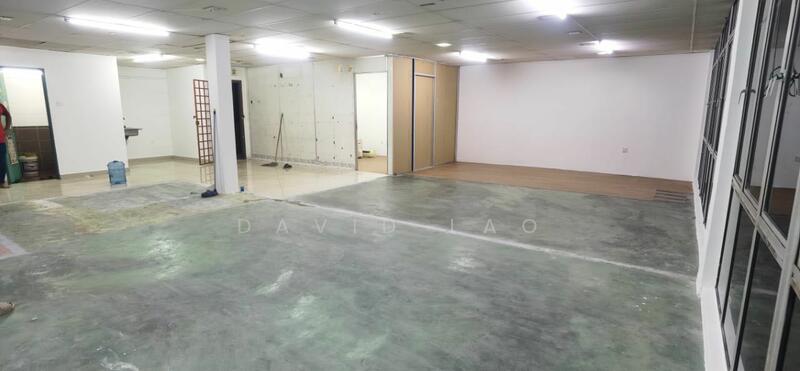 Untuk Disewa - Corner Shop Office Batu 9 Cheras Selangor