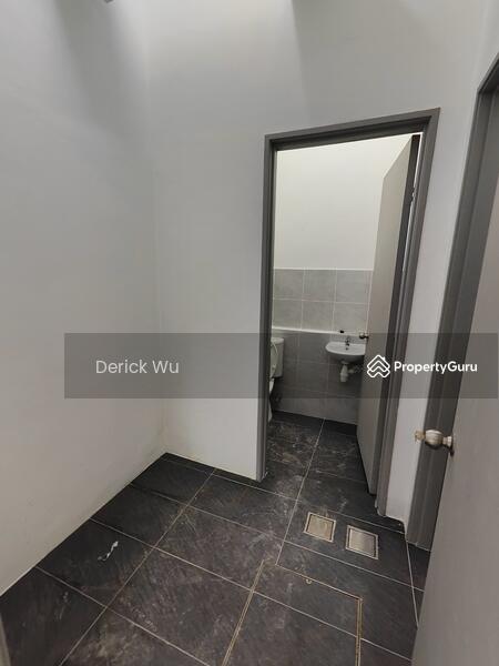 Untuk Disewa - Desa Petaling Ground Floor Shop for Rent. Rental Negotiable.