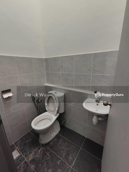 Untuk Disewa - Desa Petaling Ground Floor Shop for Rent. Rental Negotiable.