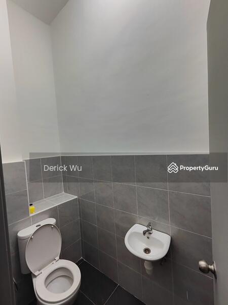 Untuk Disewa - Desa Petaling Ground Floor Shop for Rent. Rental Negotiable.