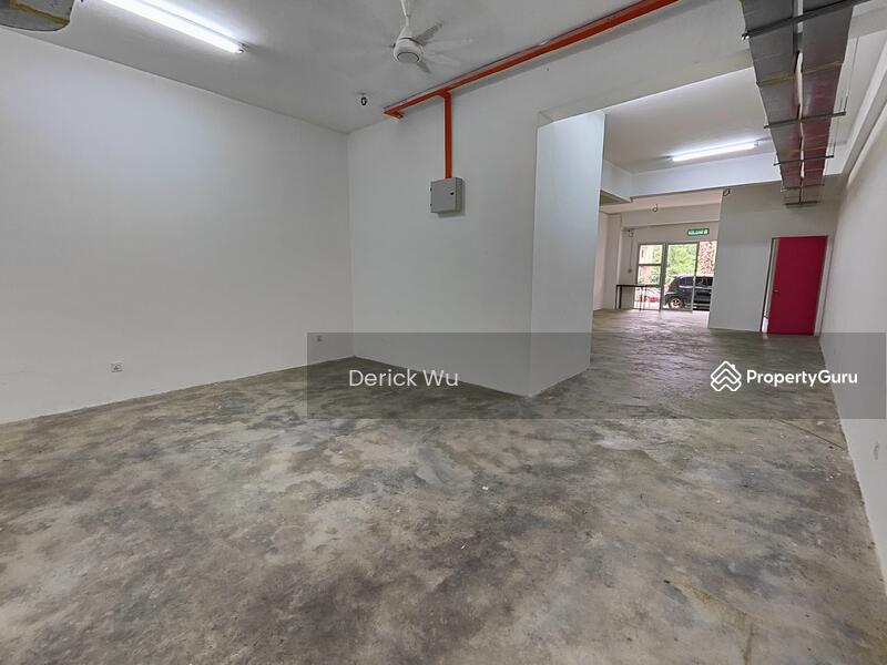 Untuk Disewa - Desa Petaling Ground Floor Shop for Rent. Rental Negotiable.