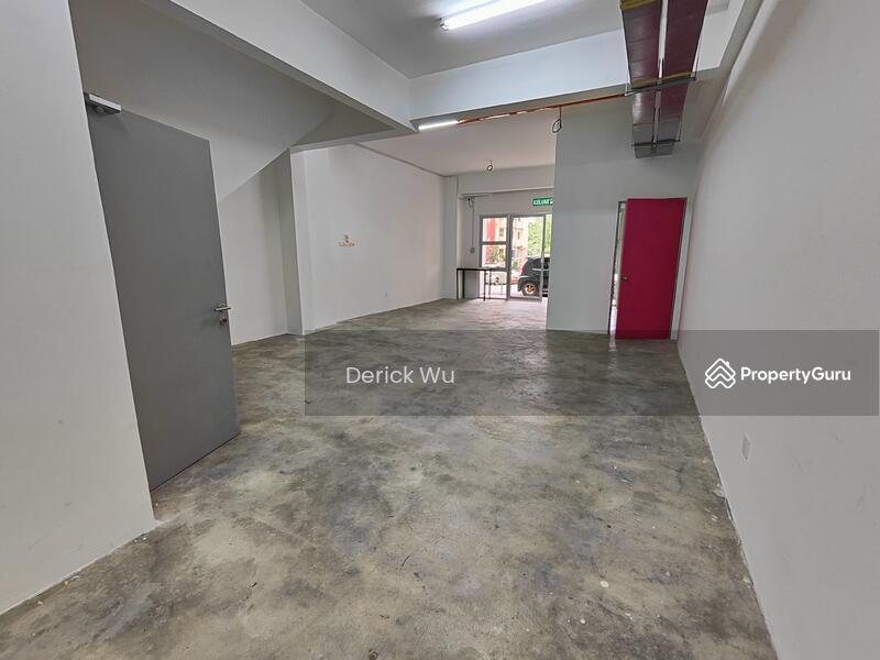 Untuk Disewa - Desa Petaling Ground Floor Shop for Rent. Rental Negotiable.