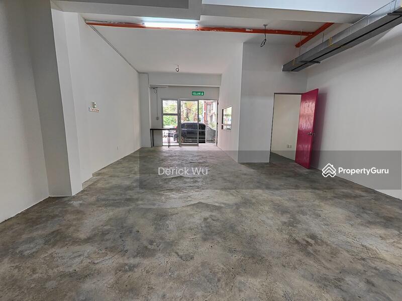 Untuk Disewa - Desa Petaling Ground Floor Shop for Rent. Rental Negotiable.