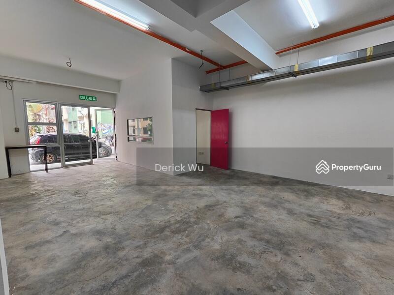 Untuk Disewa - Desa Petaling Ground Floor Shop for Rent. Rental Negotiable.