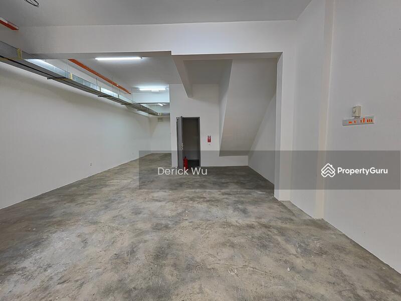 Untuk Disewa - Desa Petaling Ground Floor Shop for Rent. Rental Negotiable.