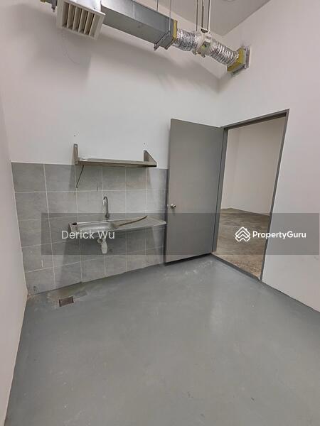 Untuk Disewa - Desa Petaling Ground Floor Shop for Rent. Rental Negotiable.