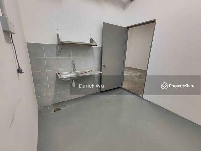 Untuk Disewa - Desa Petaling Ground Floor Shop for Rent. Rental Negotiable.