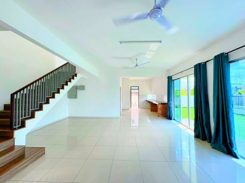 Rumah Teres 2 Tingkat untuk Dijual di Bandar Serenia (Dengkil) - Azhar Mohd - Living Room - PropertyGuru.com.my
