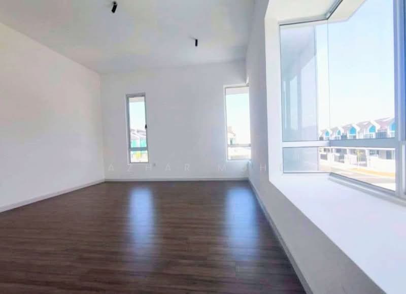 Rumah Teres 2 Tingkat untuk Dijual di Bandar Serenia (Dengkil) - Azhar Mohd - Living Room - PropertyGuru.com.my
