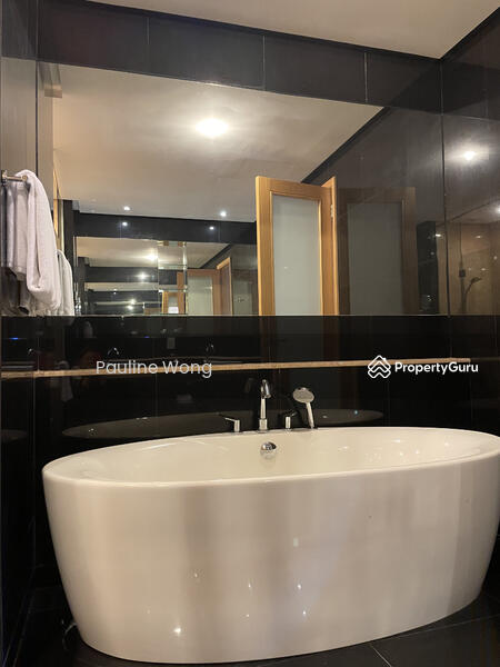 Ensuite Master Bathroom - Bathtub