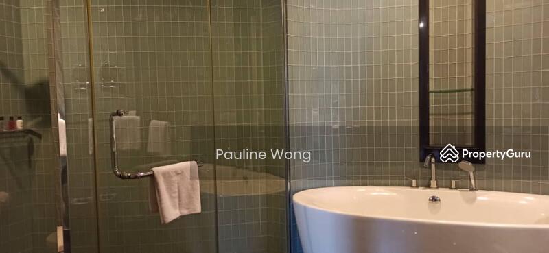 Ensuite Master Bathroom - Bathtub