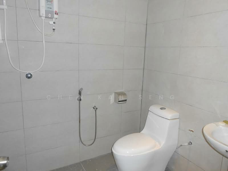 Servis Apartment untuk Dijual di Fahrenheit 88 (KL Plaza Suites) - Chen Kah Seng - Bathroom - PropertyGuru.com.my