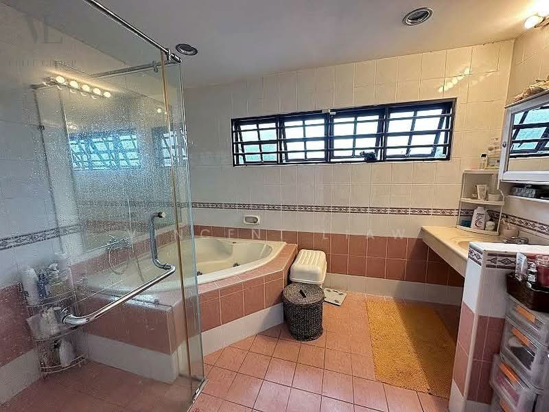 Banglo Pautan untuk Dijual di Sunway Damansara (Kota Damansara) - Vincent Liaw - Bathroom - PropertyGuru.com.my