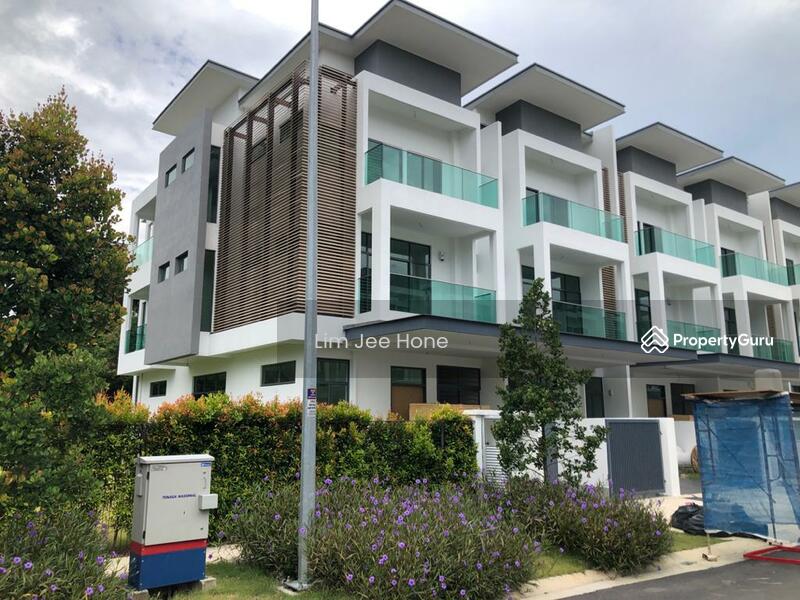 Untuk Dijual - 3 Storey Superlink @ Puchong (READY TO MOVE IN)