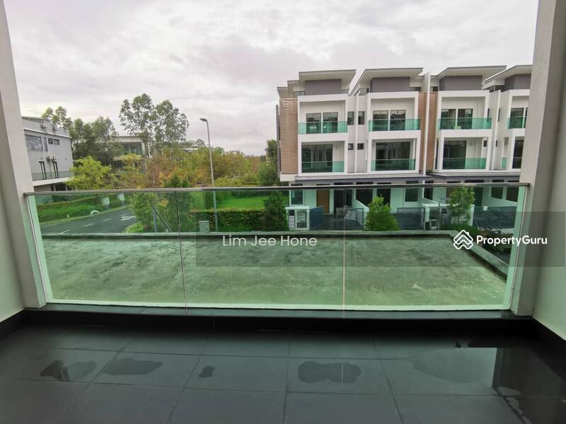 Untuk Dijual - 3 Storey Superlink @ Puchong (READY TO MOVE IN)