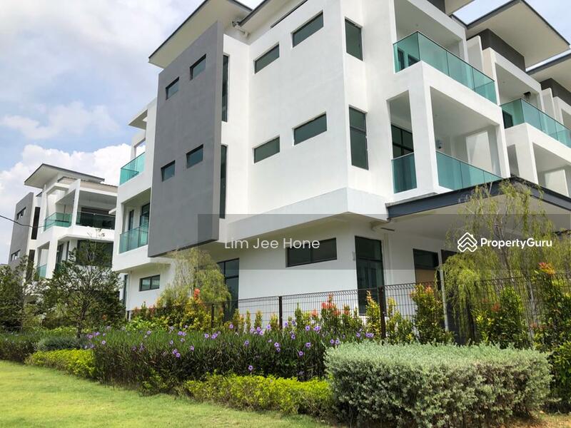 Untuk Dijual - 3 Storey Superlink @ Puchong (READY TO MOVE IN)