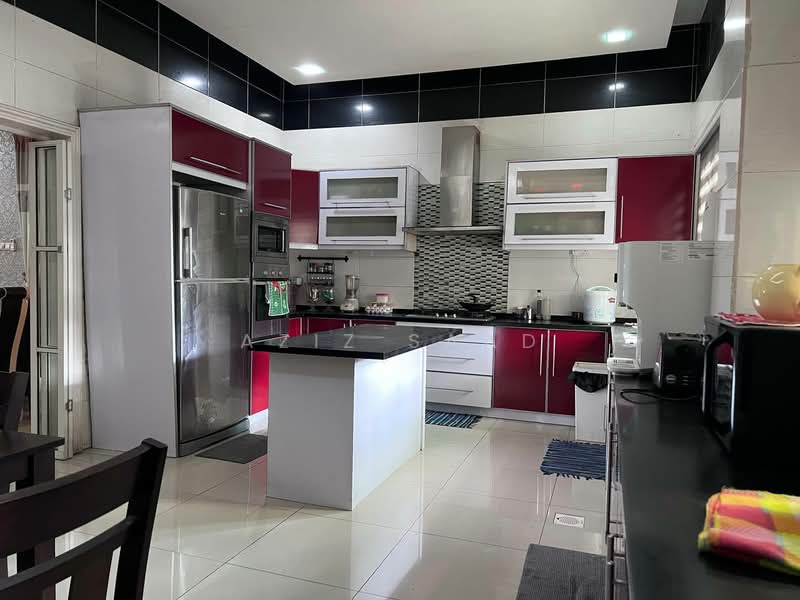 Semi-Detached House for Sale in Taman Villa Putra (Sungai Buloh) - Aziz Saad - Kitchen - PropertyGuru.com.my