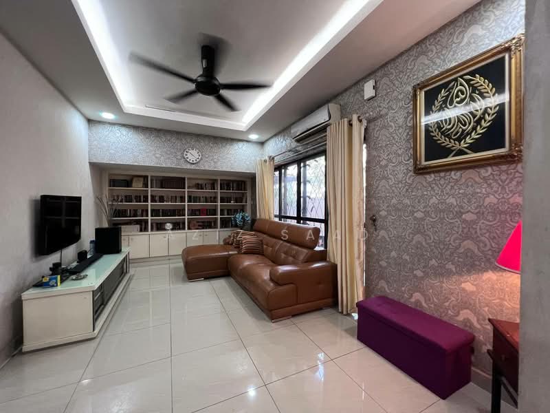 Semi-Detached House for Sale in Taman Villa Putra (Sungai Buloh) - Aziz Saad - Living Room - PropertyGuru.com.my