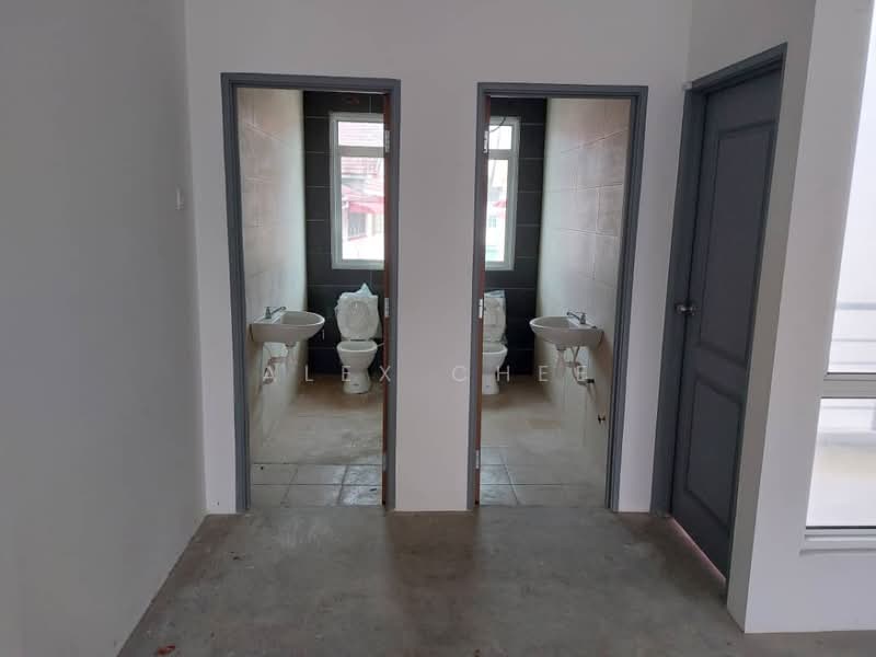 Shop / Office for Rent in Ayer Itam (Penang) - Alex Chee - Bathroom - PropertyGuru.com.my