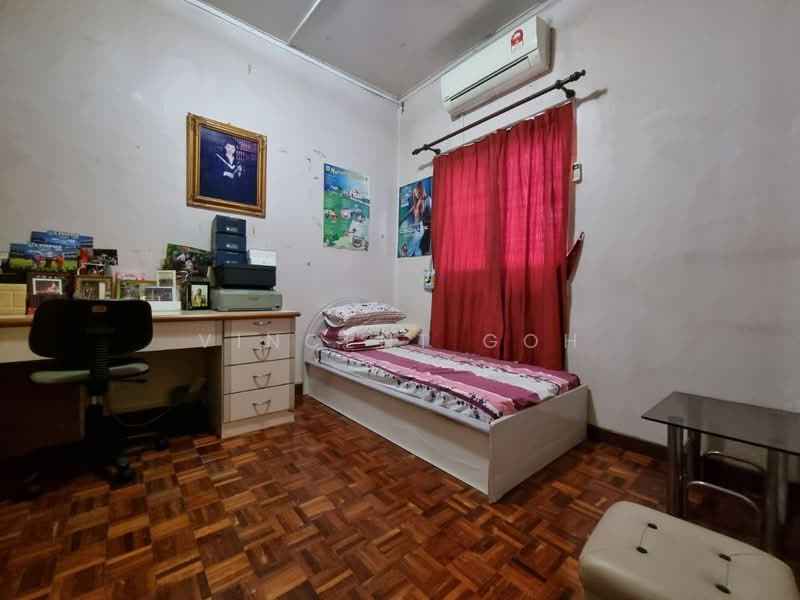 2-storey Terraced House for Sale in Bukit Rahman Putra (Sungai Buloh) - Vincent Goh - Bedroom - PropertyGuru.com.my