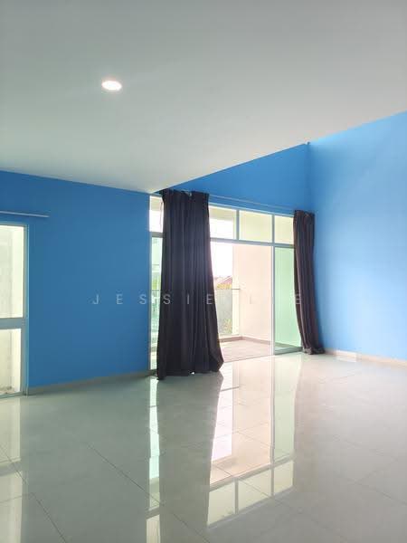 Rumah Teres 2.5-Tingkat untuk Dijual di Taman Bukit Serdang (Seri Kembangan) - Jessie Lee - Balcony - PropertyGuru.com.my