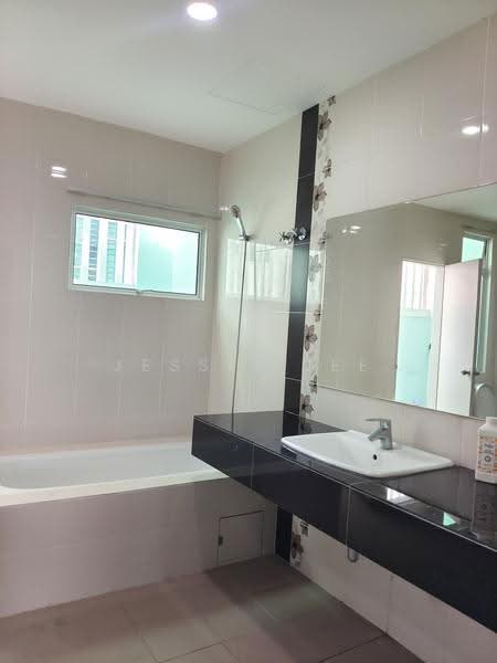 Rumah Teres 2.5-Tingkat untuk Dijual di Taman Bukit Serdang (Seri Kembangan) - Jessie Lee - Bathroom - PropertyGuru.com.my