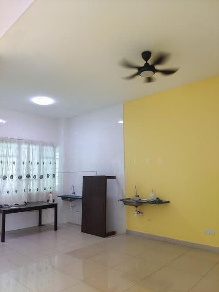 Rumah Teres 2.5-Tingkat untuk Dijual di Taman Bukit Serdang (Seri Kembangan) - Jessie Lee - Kitchen - PropertyGuru.com.my