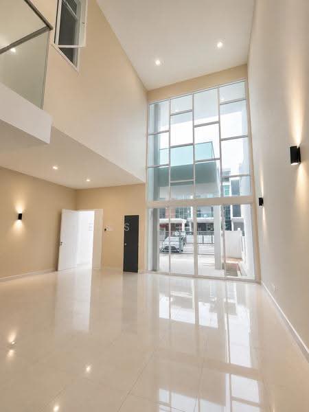 Rumah Teres 2.5-Tingkat untuk Dijual di Taman Bukit Serdang (Seri Kembangan) - Jessie Lee - Living Room - PropertyGuru.com.my