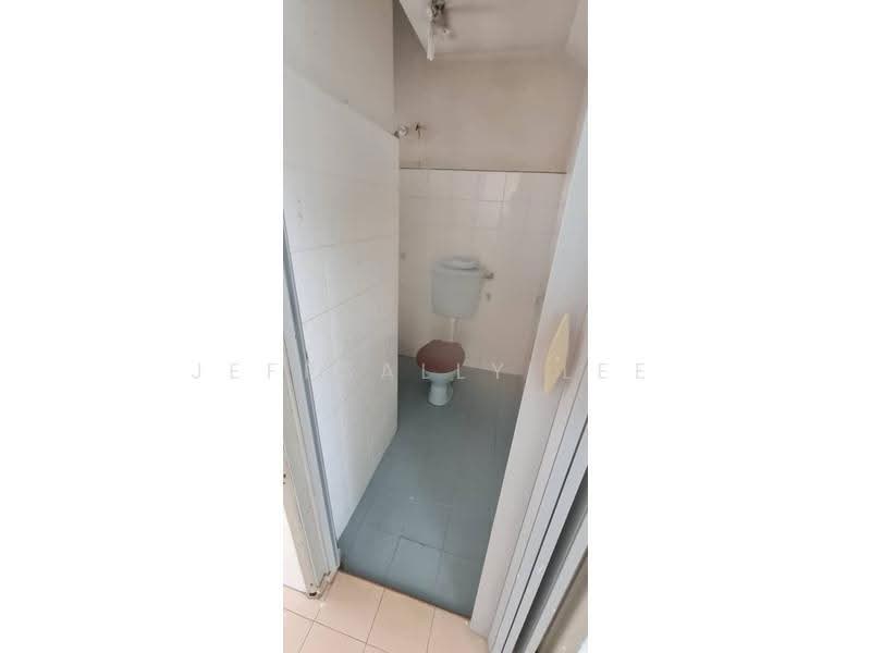 Rumah Teres untuk Disewa di Usj 13 (Subang Jaya) - JeffSally Lee - Bathroom - PropertyGuru.com.my