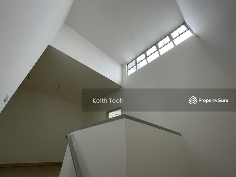 High Ceiling, Bright 