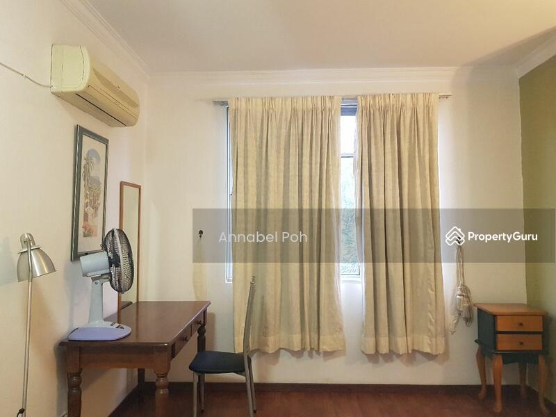 Untuk Disewa - Megan Ambassy