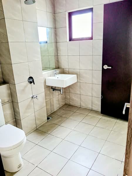 Rumah Teres 2 Tingkat untuk Dijual di Bandar Serenia (Dengkil) - Azhar Mohd - Bathroom - PropertyGuru.com.my