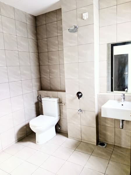 Rumah Teres 2 Tingkat untuk Dijual di Bandar Serenia (Dengkil) - Azhar Mohd - Bathroom - PropertyGuru.com.my