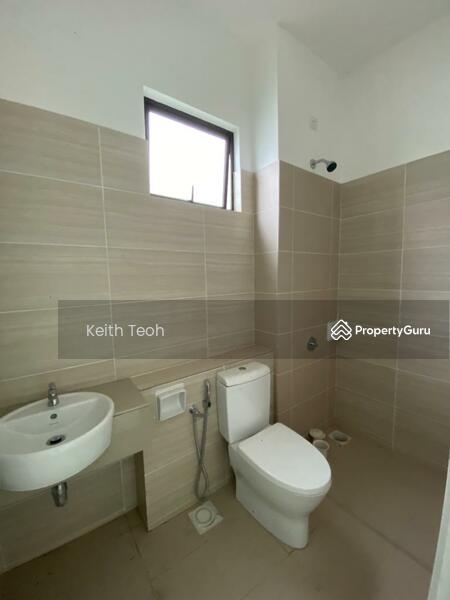 2nd Bathroom 