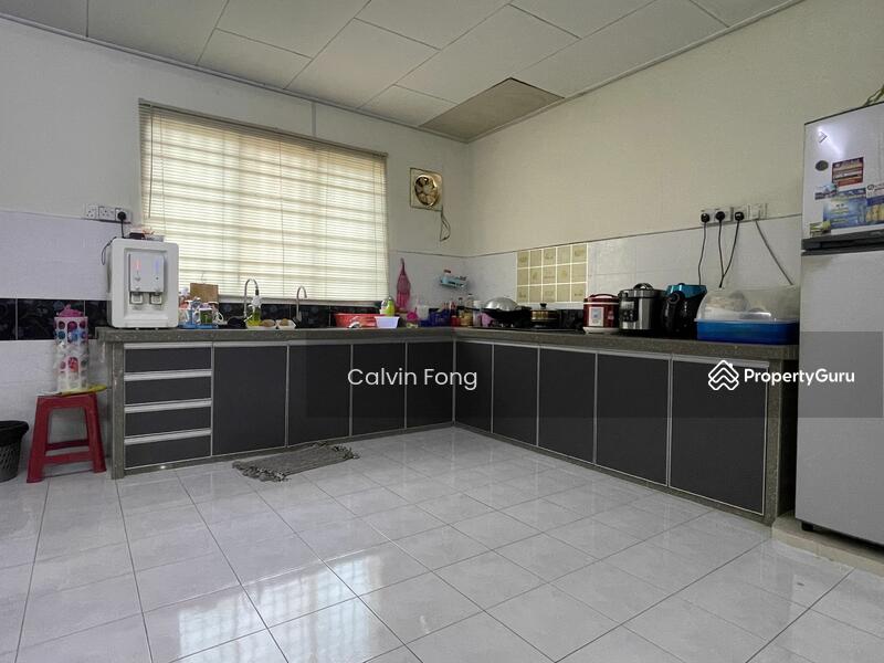 Kitchen top with cabinet