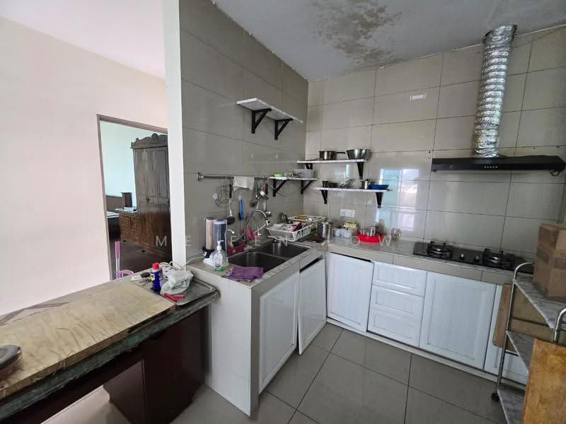 Service Residence for Sale at The Loft @ ZetaPark - Meifen Low - Kitchen - PropertyGuru.com.my