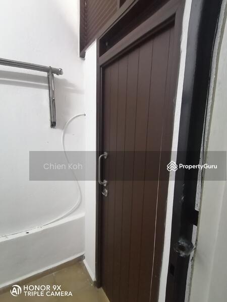 Rumah Teres 2 Tingkat untuk Disewa di Ara Damansara (Selangor) - Chien Koh - Drying area with washing machine - PropertyGuru.com.my