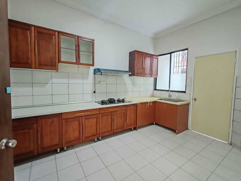 Rumah Teres 2.5 Tingkat untuk Disewa di Bandar Utama (Selangor) - Amy Tan - Kitchen - PropertyGuru.com.my
