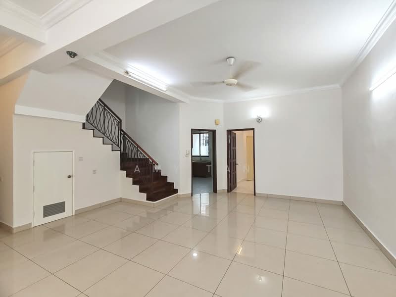 Rumah Teres 2.5 Tingkat untuk Disewa di Bandar Utama (Selangor) - Amy Tan - Living Room - PropertyGuru.com.my