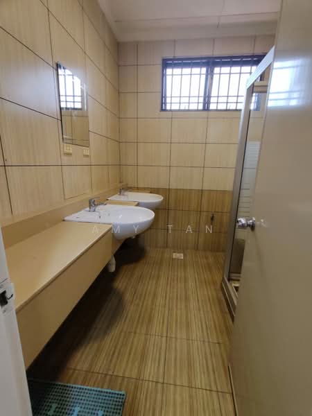Rumah Teres 2.5 Tingkat untuk Disewa di Bandar Utama (Selangor) - Amy Tan - Bathroom - PropertyGuru.com.my
