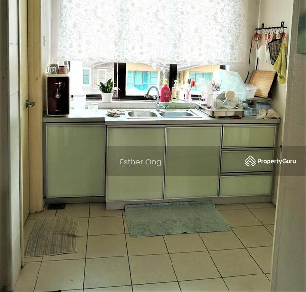 Lake Valley, Jalan Suarasa 8/3, Cheras, Selangor, 3 Bedrooms, 1218 sqft